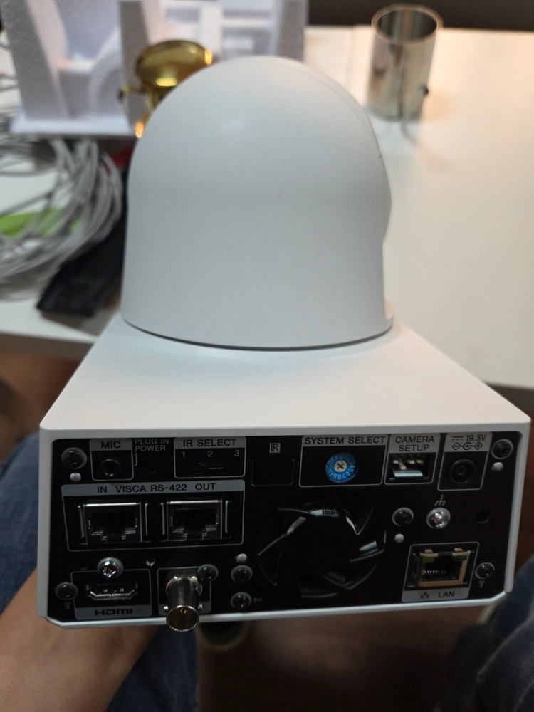 Sony SRG-A40 PTZ 카메라 이미지