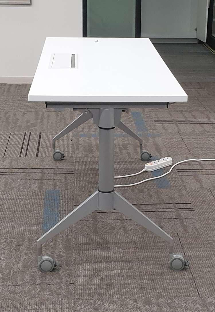 허먼밀러 연수용 테이블 (Herman Miller Training Table) 이미지