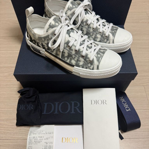 [42] 디올 b23 로우 오블리크 캔버스 화이트 & 블랙 매장판 이미지