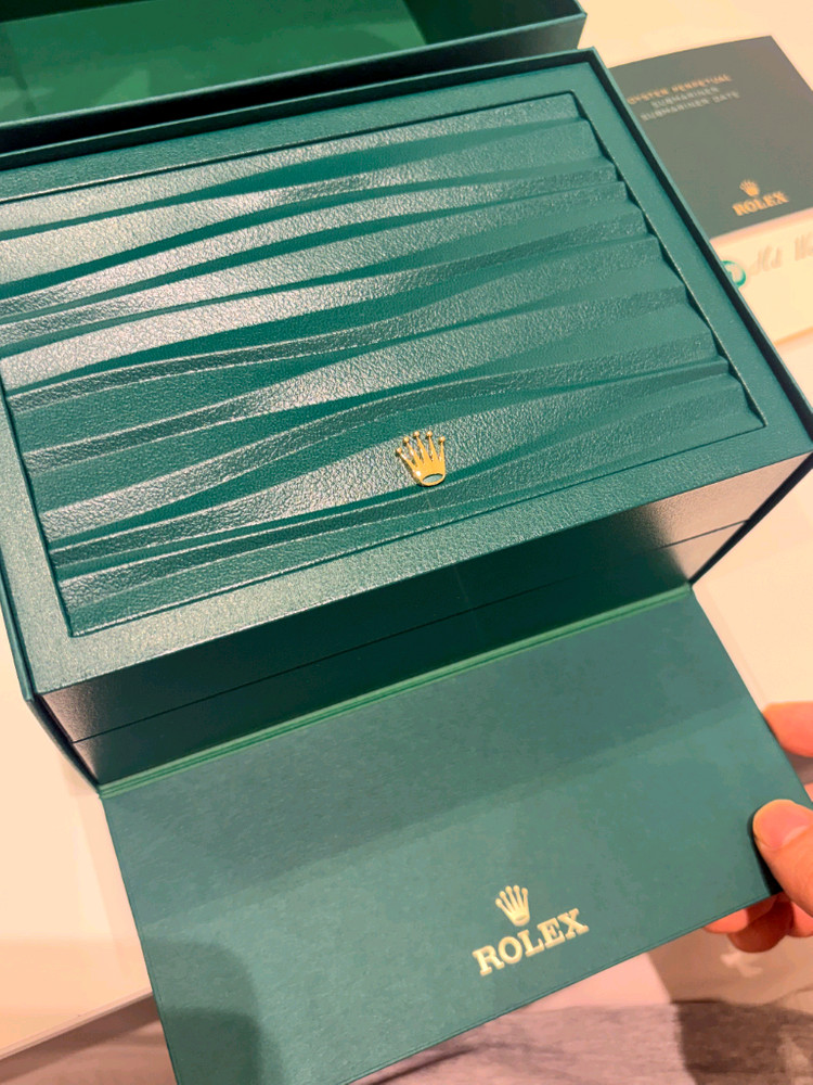 26년 4월 롤렉스 서브마리너 데이트 이미지