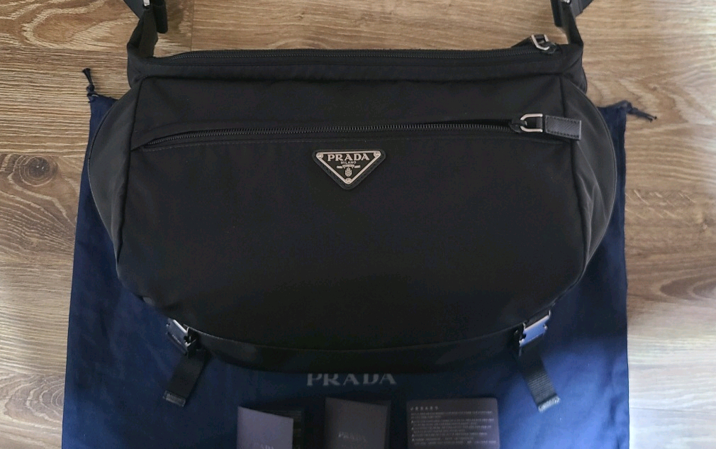 마지막가격) 프라다 바이커백 라지 크로스백메신저백숄더백명품가방힙색벨트백팩 구찌루이비통발렌시아가보테가디올셀린느에르메스 이미지
