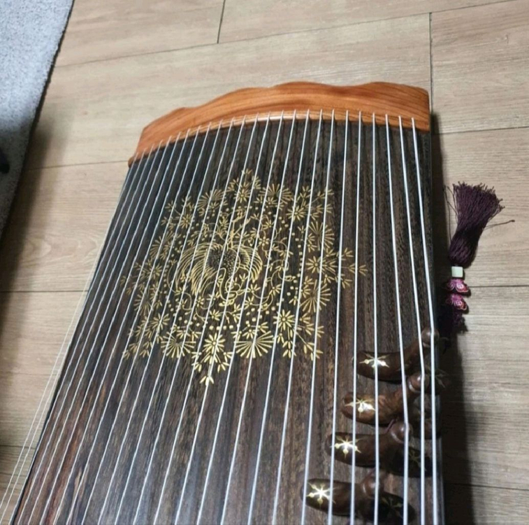 25현 가야금 이미지