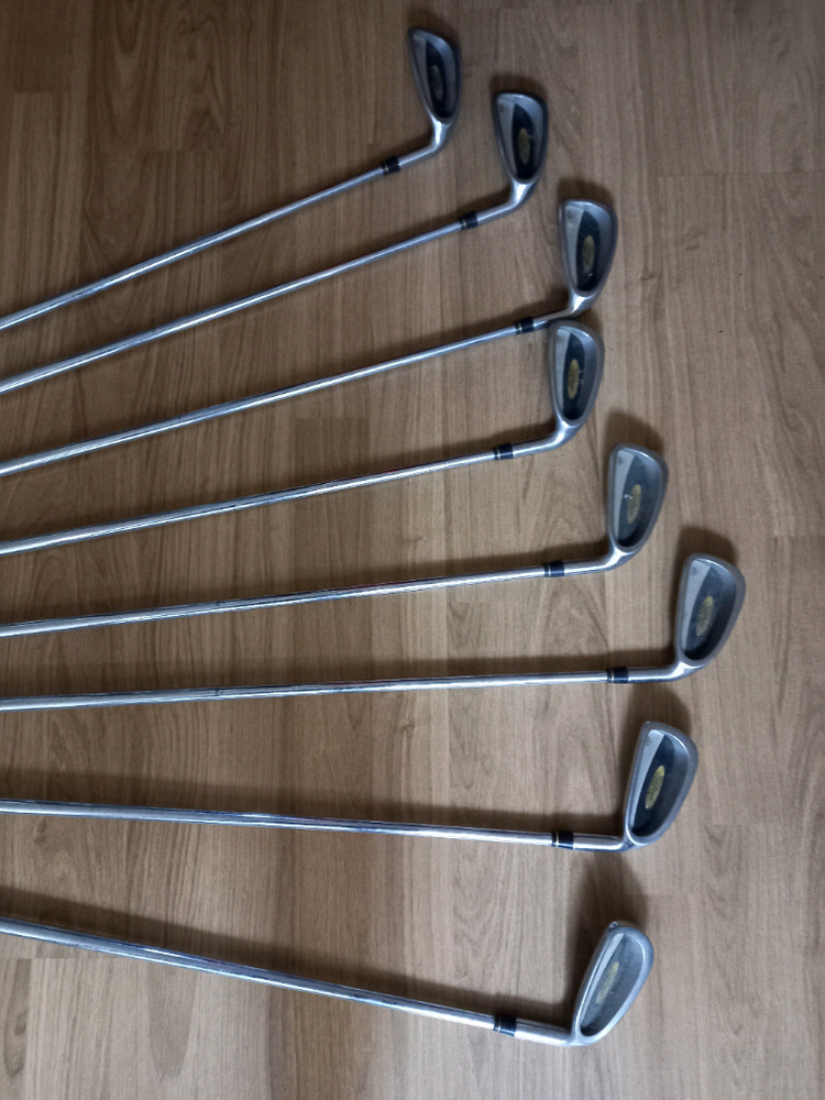 타이틀리스트 골프채 8개 이미지