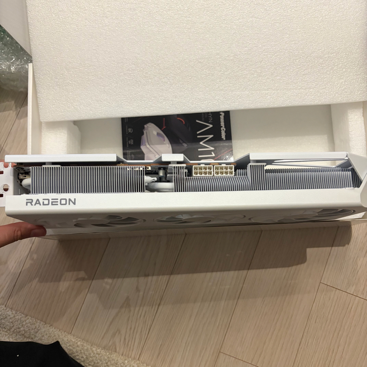 PowerColor 파워칼라 RX 9070XT 헬하운드 화이트 대원씨티에스 파워컬러 이미지