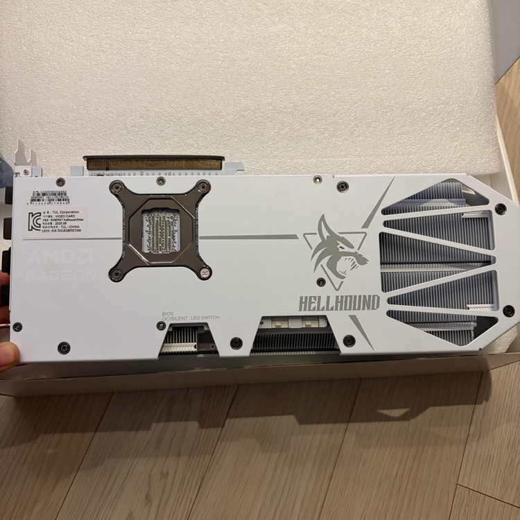 PowerColor 파워칼라 RX 9070XT 헬하운드 화이트 대원씨티에스 파워컬러 이미지