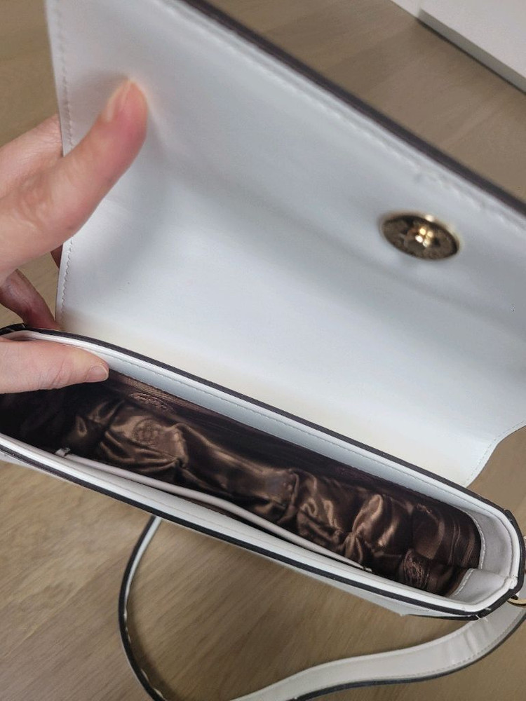 바나바나 화이트 크로스백 이미지