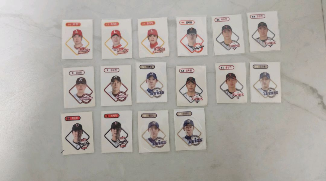 한화 수리 띠부씰, 빽다방 짱구 띠부씰, KBO 크보 띠부씰 판매 이미지