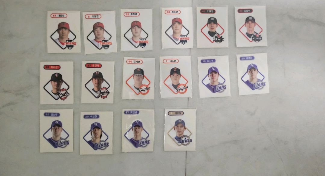 한화 수리 띠부씰, 빽다방 짱구 띠부씰, KBO 크보 띠부씰 판매 이미지