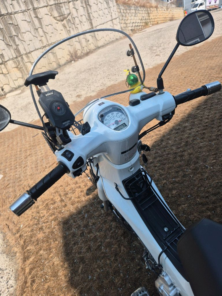 슈퍼커브110 23년 블박2채널휠풀튜닝 3천키로판매합니다 이미지