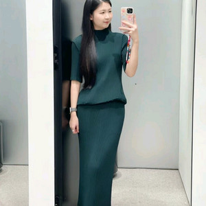 이세이미야케 해칭 탑,스커트 그린 세트 플리츠플리즈 이미지