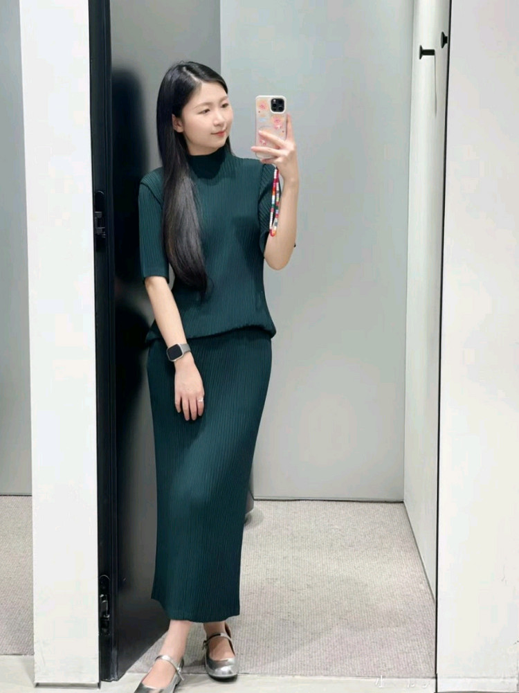 이세이미야케 해칭 탑,스커트 그린 세트 플리츠플리즈 이미지