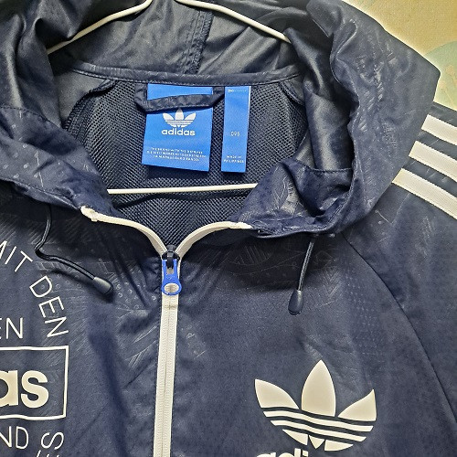 아디다스 오리지널 로고 바람막이 점퍼 이미지