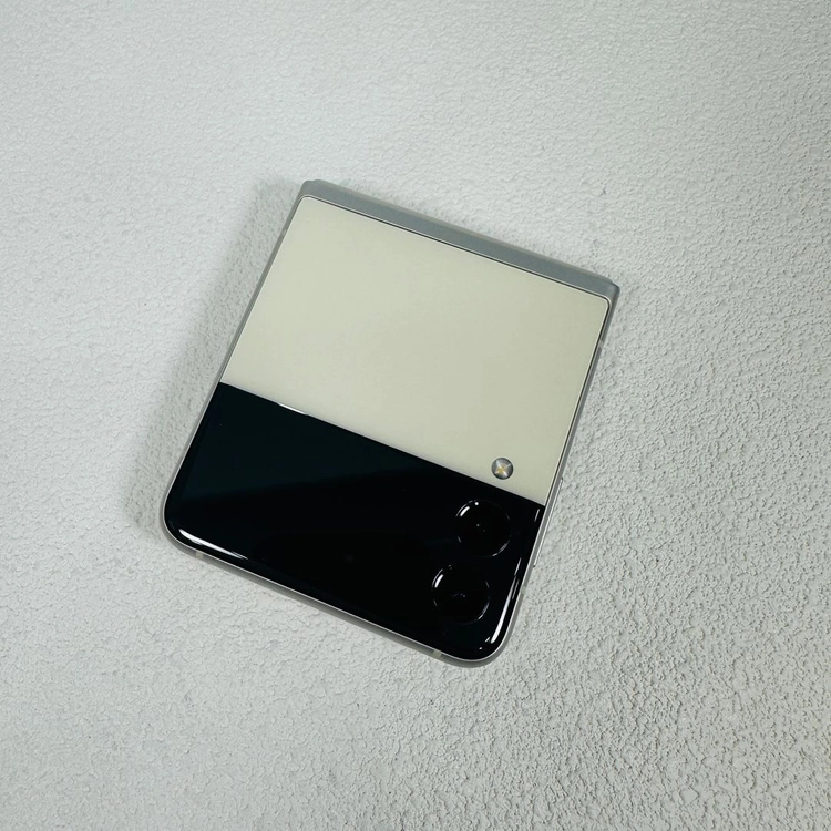 갤럭시Z플립3 크림색상 무잔상 256G 판매합니다 이미지