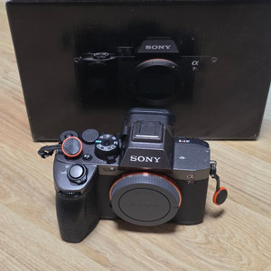 소니 A7R5 팝니다. 상태 최상. 보증기간 6월 16일까지