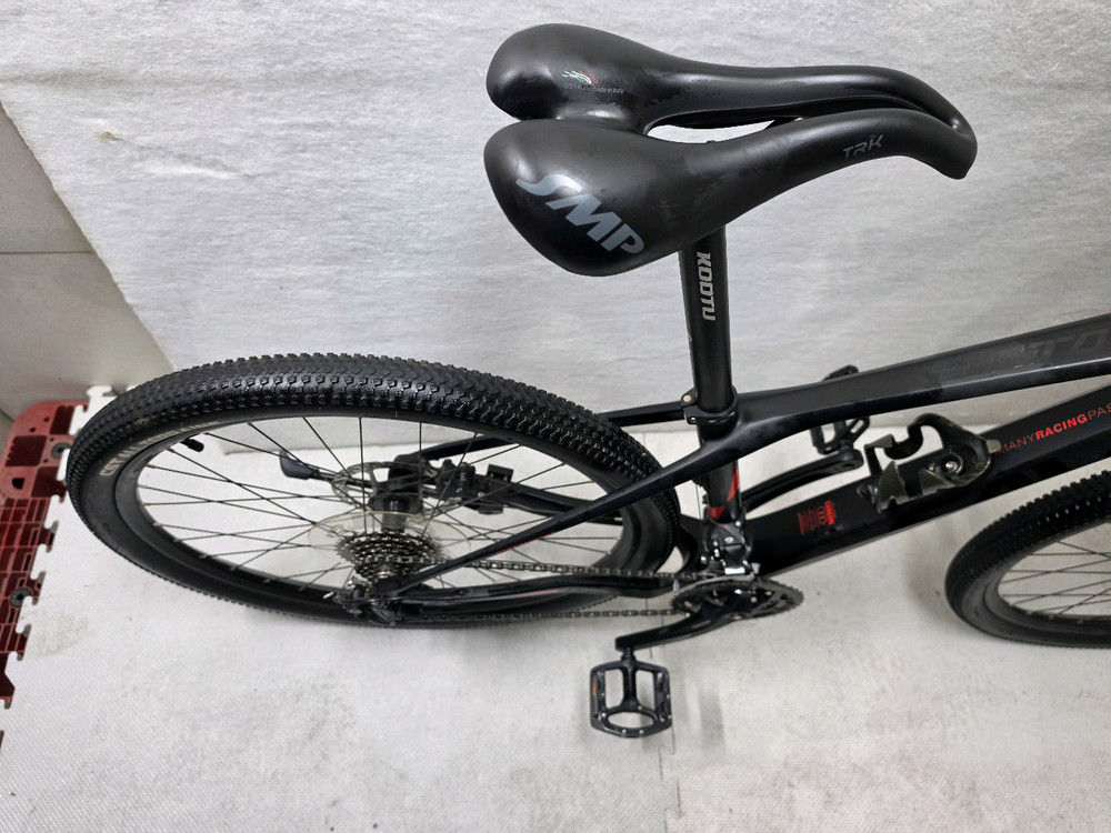 사바 폴카본 MTB 자전거 블랙/레드 27. 5인치 입니다 이미지