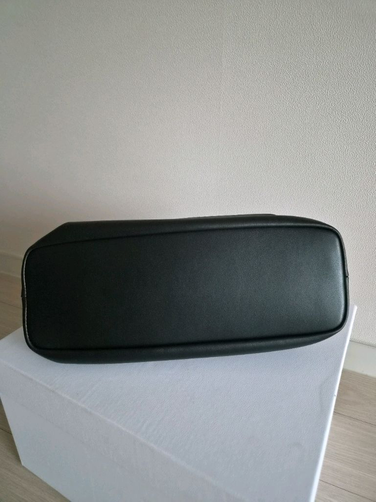 더로우 가방 이미지