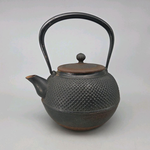 민속품 100년 전후 무쇠 원형 돌기문 철병 주전자 이미지