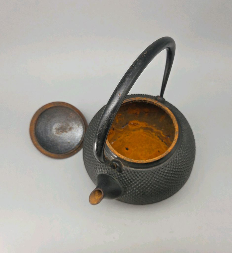 민속품 100년 전후 무쇠 원형 돌기문 철병 주전자 이미지