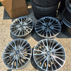 아반떼 순정 18인치 휠 세트 이미지