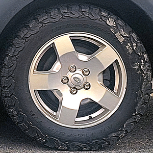 랜드로버 디스커버리용 18인치 휠/타이어 세트 이미지