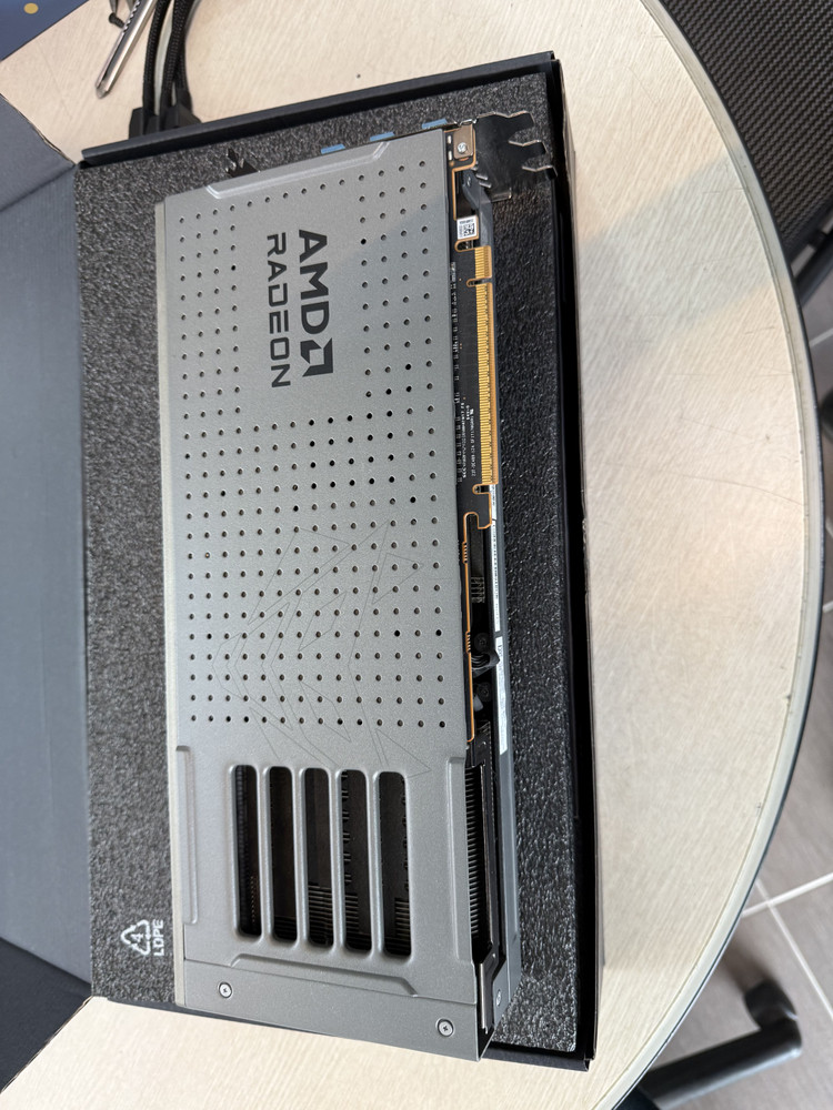 사파이어 RX 9070XT 니트로+ 이미지