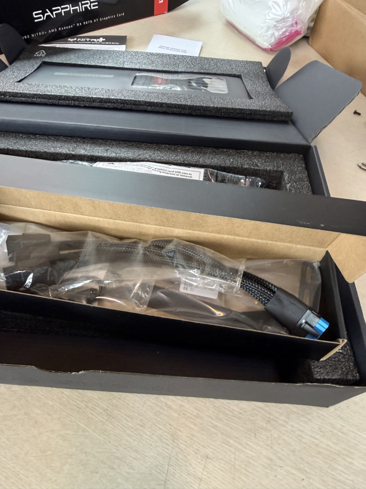 사파이어 RX 9070XT 니트로+ 이미지