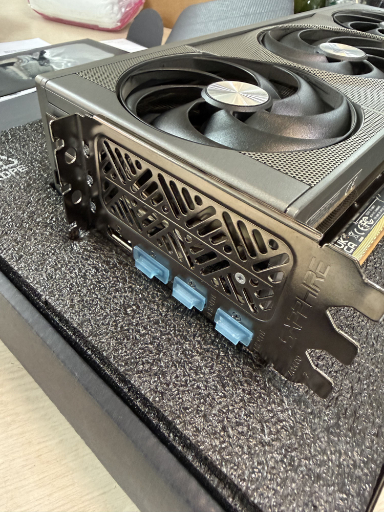 사파이어 RX 9070XT 니트로+ 이미지