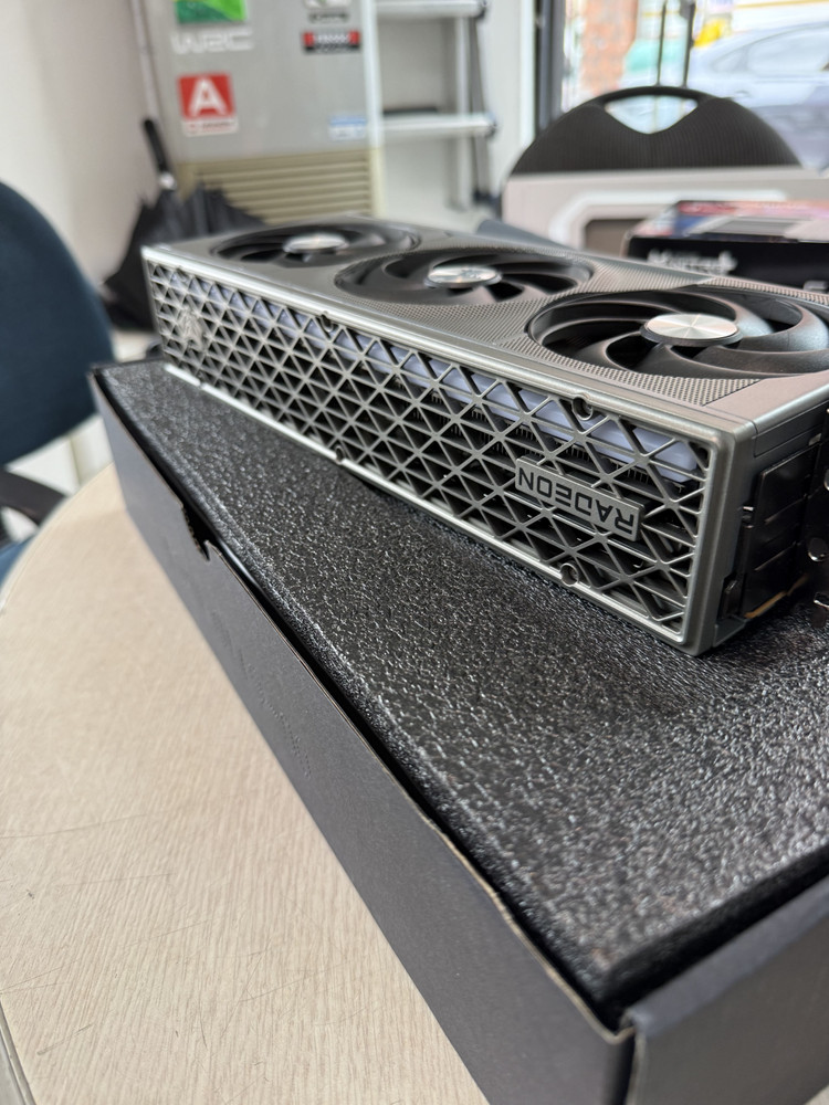 사파이어 RX 9070XT 니트로+ 이미지