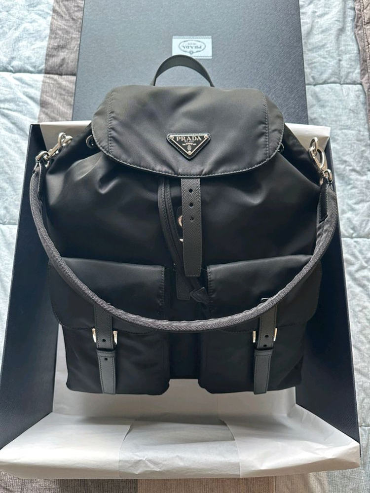 프라다 리나일론 백팩 이미지