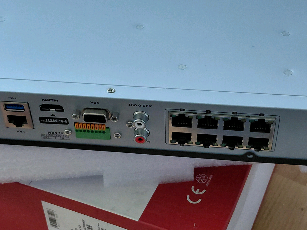 하이크비전 8채널 8POE 2SATA IP CCTV 녹화기 NVR 본체 이미지