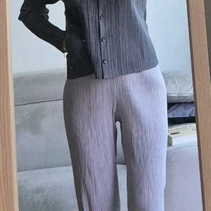 이세이미야케 플리츠플리즈ISSEYMIYAKE 해칭플리츠 팬츠+플리츠탑 이미지
