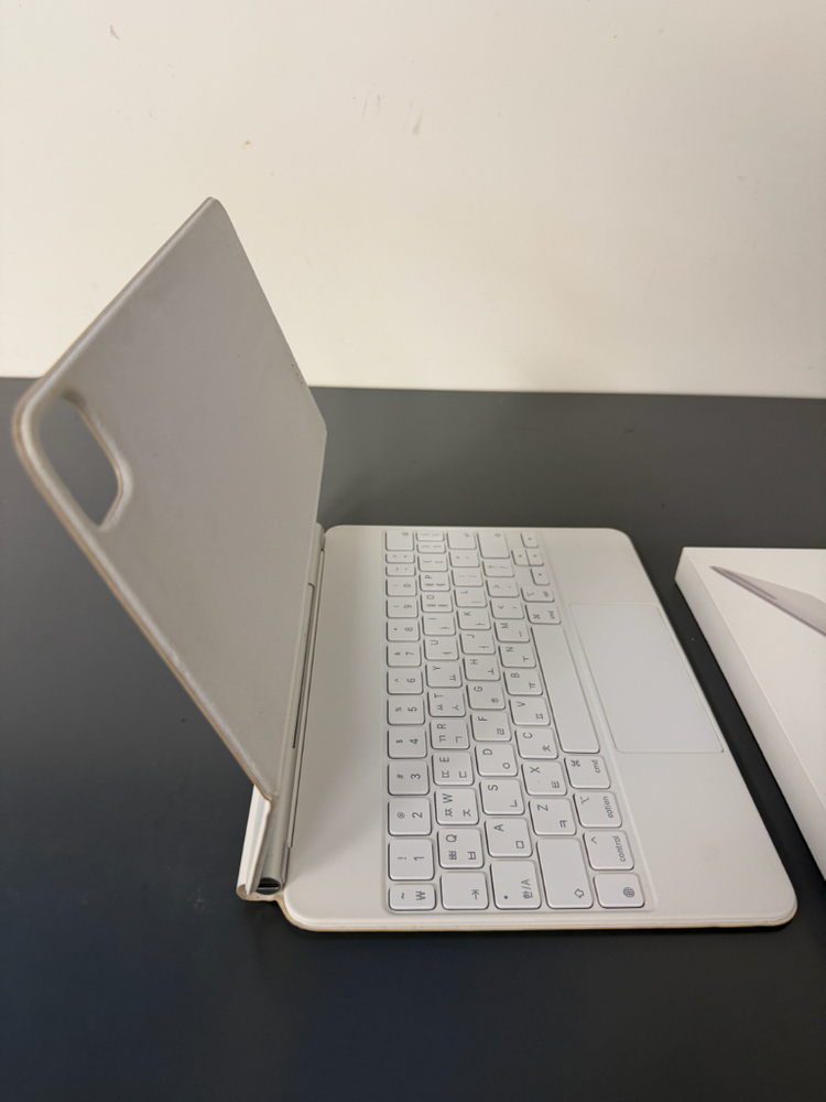 아이패드 프로 11인치 4세대 M2, 매직키보드, 애플펜슬 판매 이미지