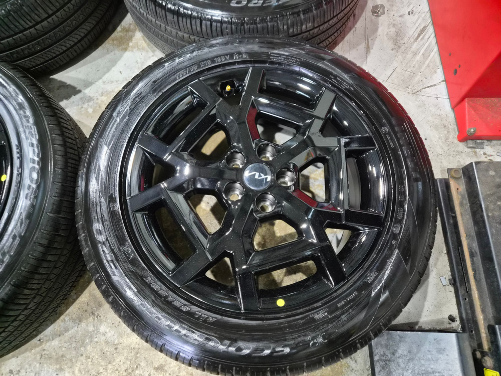 카니발ka4 그래비티 19인치 순정 휠타이어 판매합니다 이미지