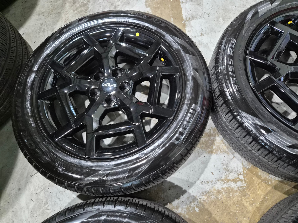 카니발ka4 그래비티 19인치 순정 휠타이어 판매합니다 이미지