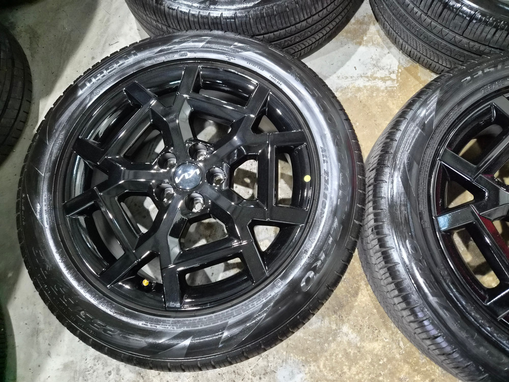 카니발ka4 그래비티 19인치 순정 휠타이어 판매합니다 이미지