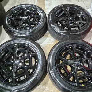 카니발ka4 그래비티 19인치 순정 휠타이어 판매합니다 이미지