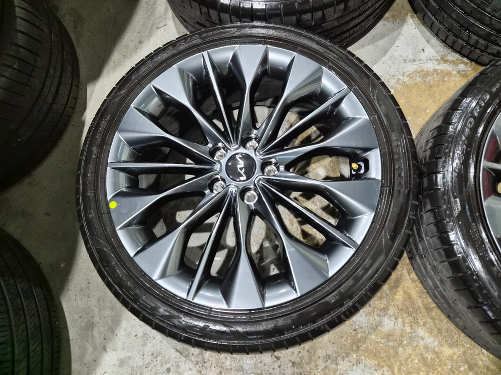 k8 다크스퍼터링 19인치 순정 휠타이어 판매합니다 이미지