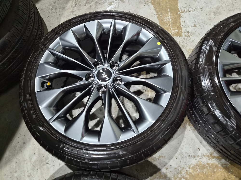 k8 다크스퍼터링 19인치 순정 휠타이어 판매합니다 이미지