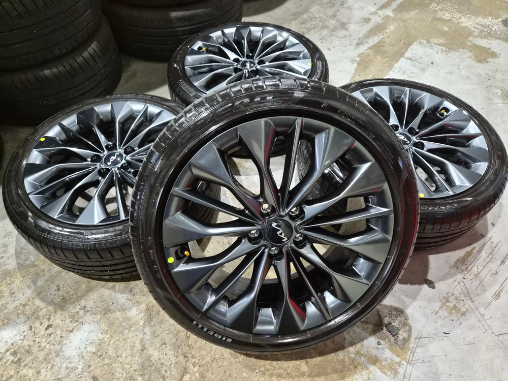 k8 다크스퍼터링 19인치 순정 휠타이어 판매합니다 이미지