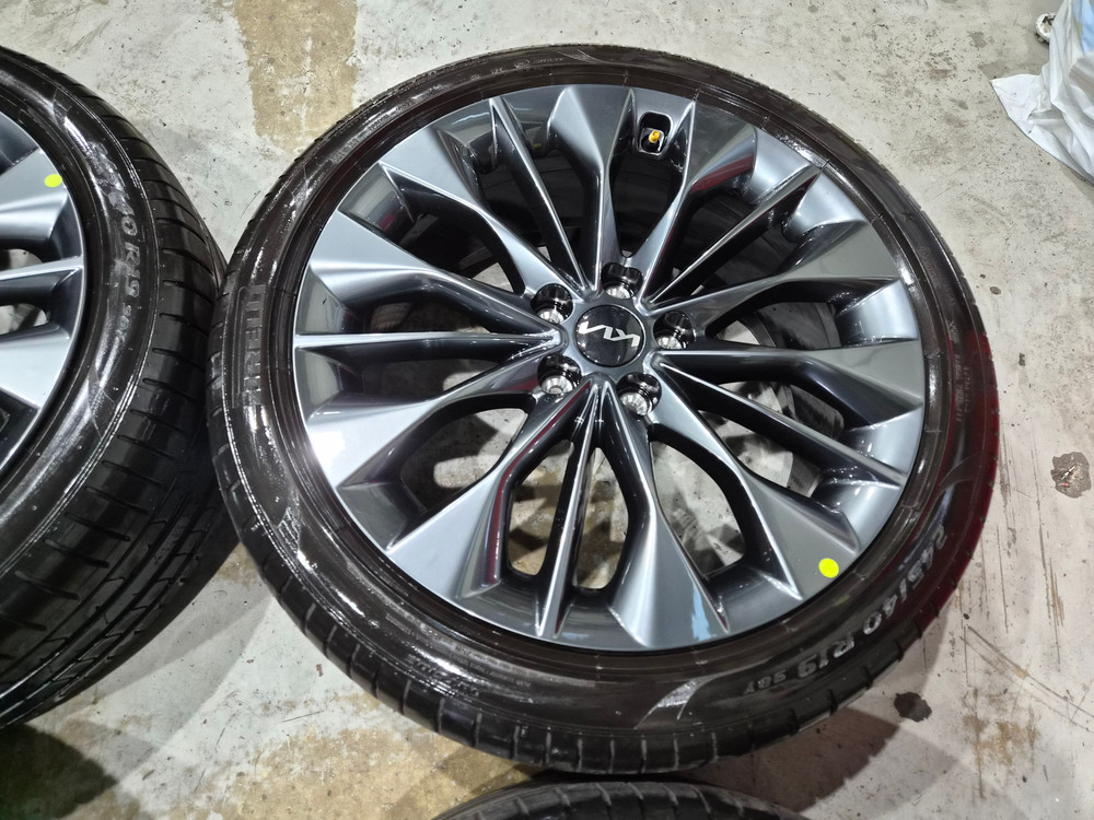 k8 다크스퍼터링 19인치 순정 휠타이어 판매합니다 이미지