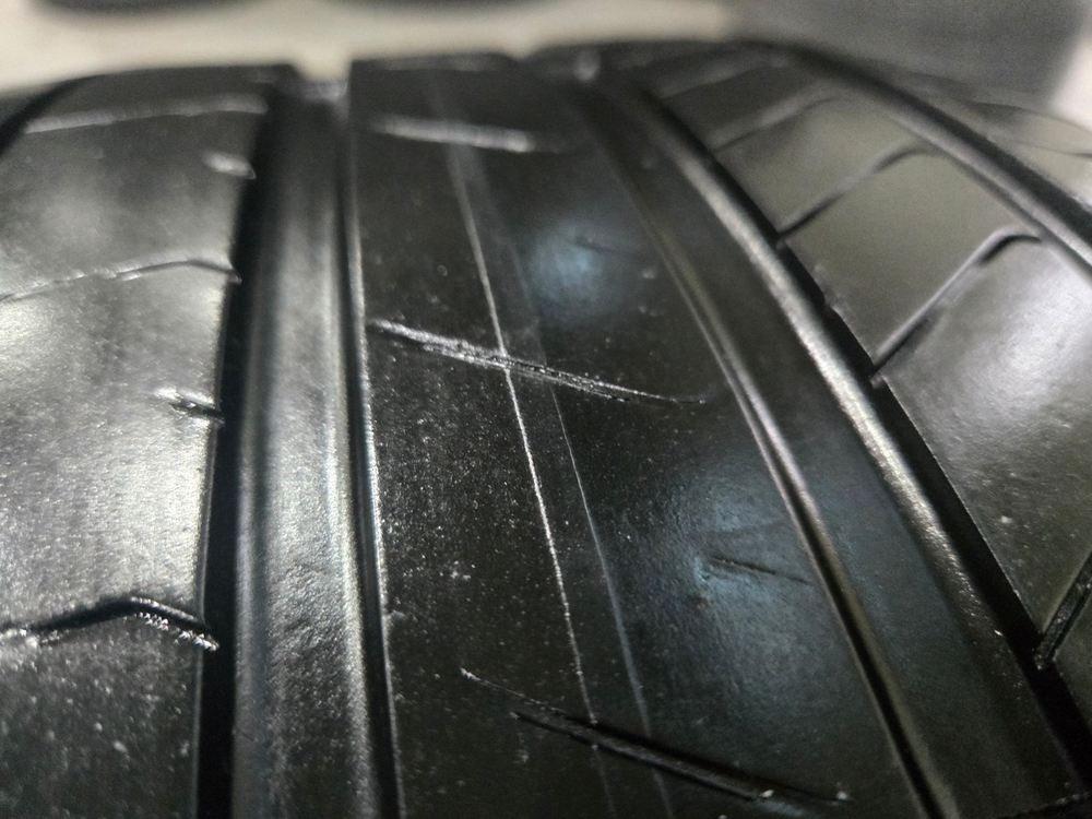 285 35 21 피렐리 피제로 중고타이어 2본 판매합니다 이미지