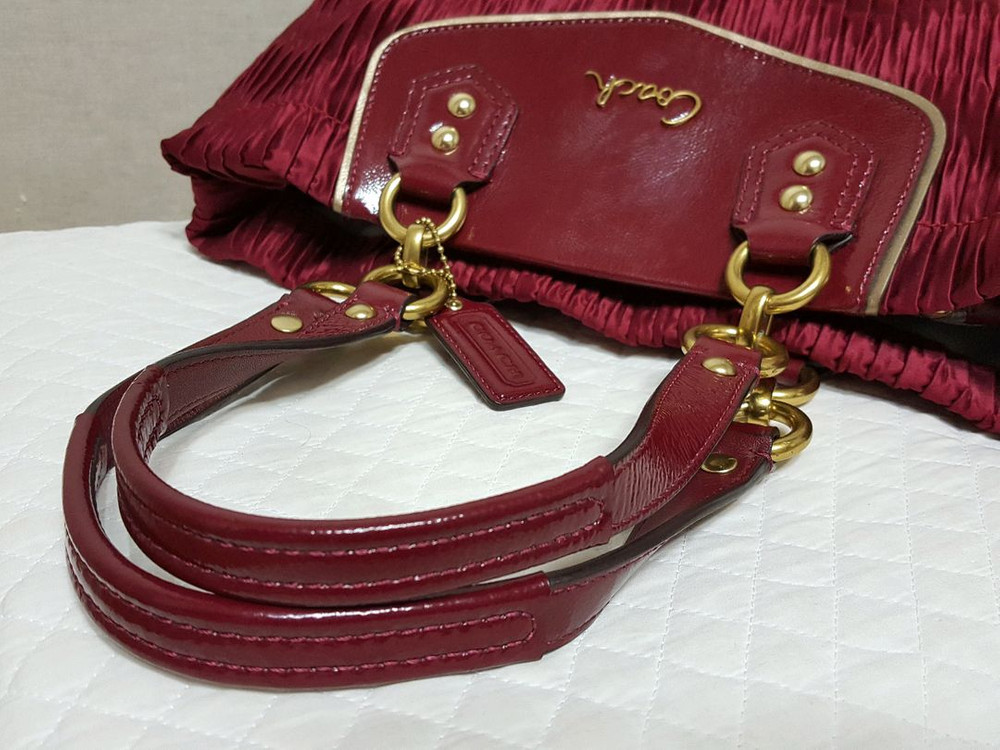 1착)코치 20050 애슐리 개더 새틴 캐리올 토트 숄더백 이미지