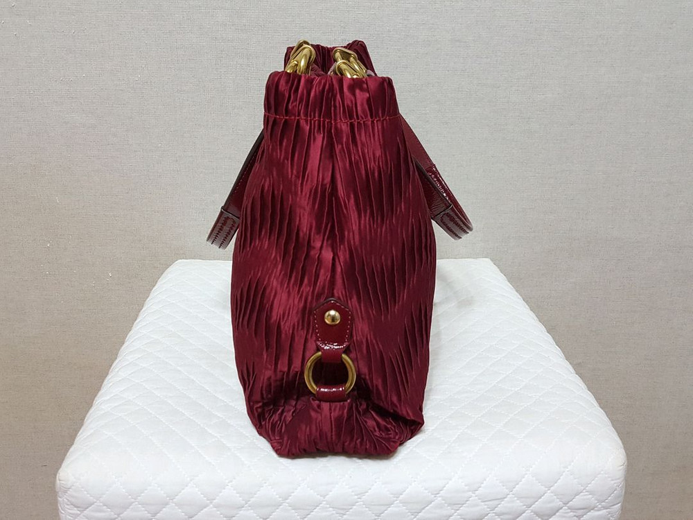 1착)코치 20050 애슐리 개더 새틴 캐리올 토트 숄더백 이미지