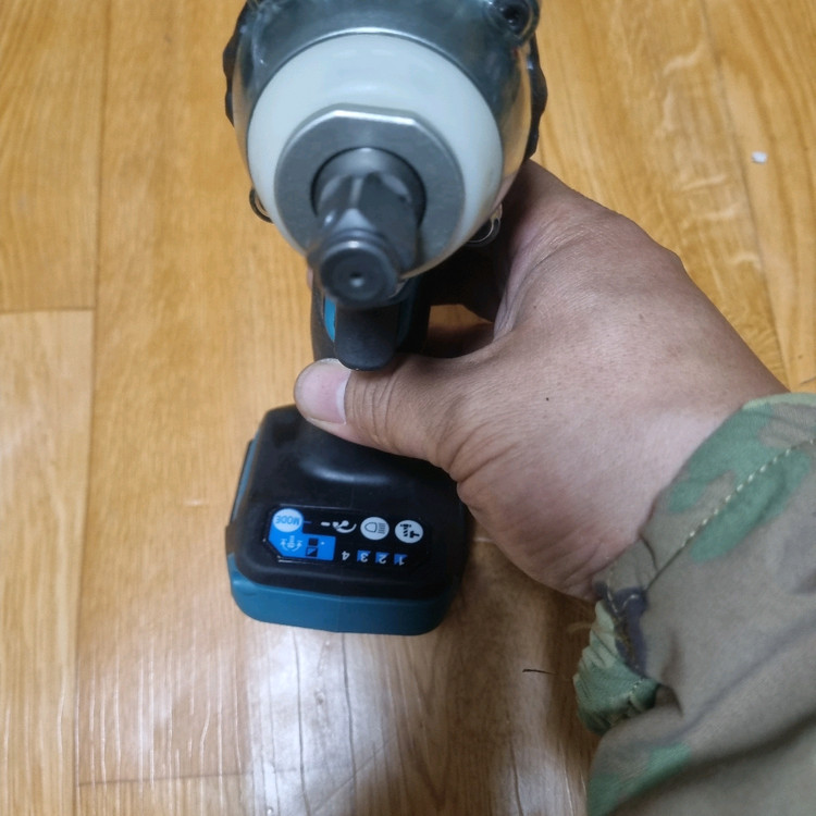 마끼다 18v 충전 미드토크렌치 DTW300 실사용은 안함 이미지