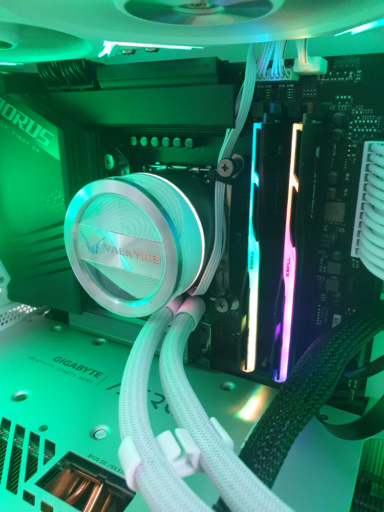 13900K 수냉 64G 2T RTX4080 SUPER 화이트 신품동일 하이엔드급 본체 이미지