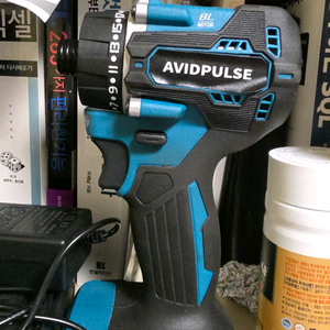 마끼다호환 임팩드릴 배터리 충전 세트 이미지