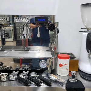 누오바 8B 피렌체 커피머신 시그마전자동그라인더 포함 이미지