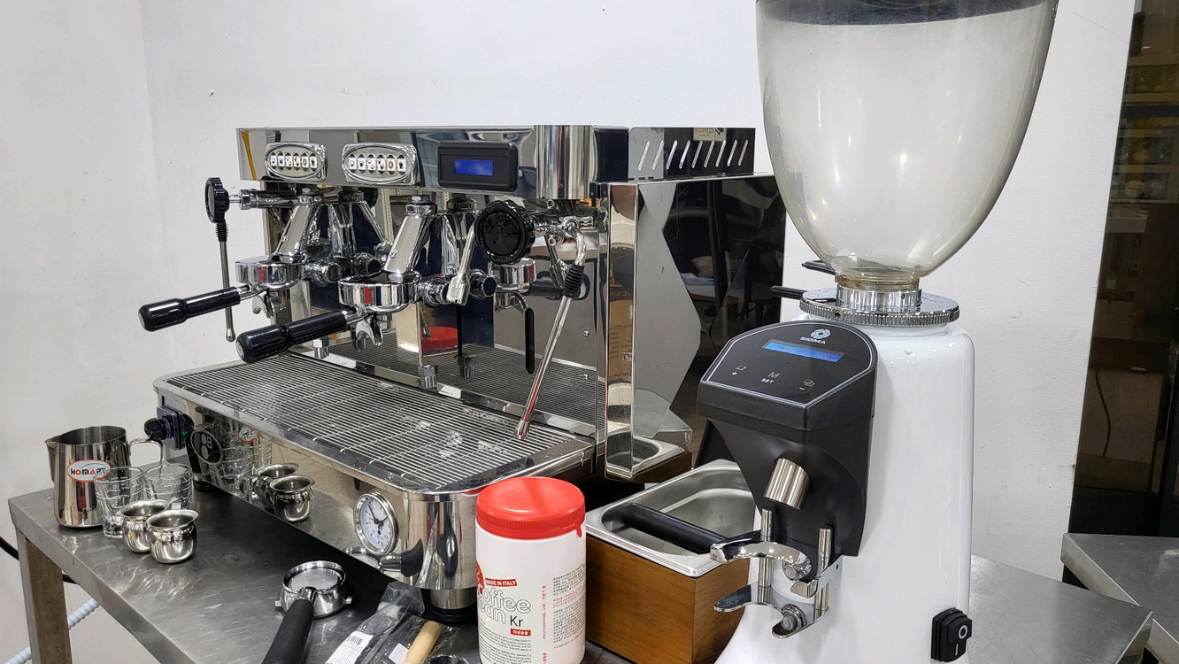 누오바 8B 피렌체 커피머신 시그마전자동그라인더 포함 이미지