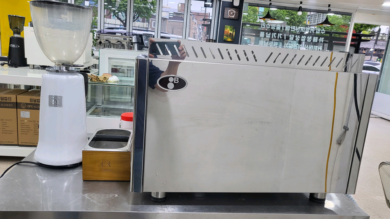 누오바 8B 피렌체 커피머신 시그마전자동그라인더 포함 이미지