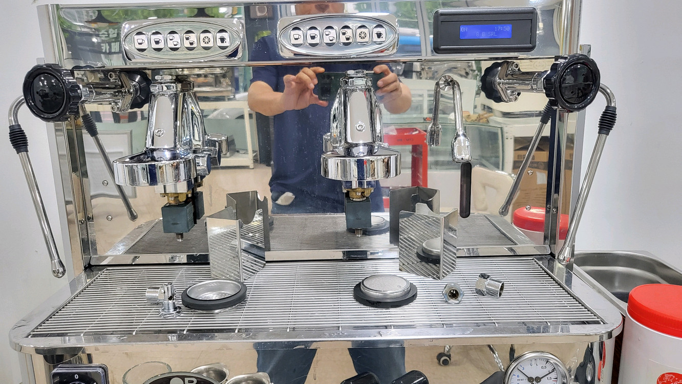 누오바 8B 피렌체 커피머신 시그마전자동그라인더 포함 이미지